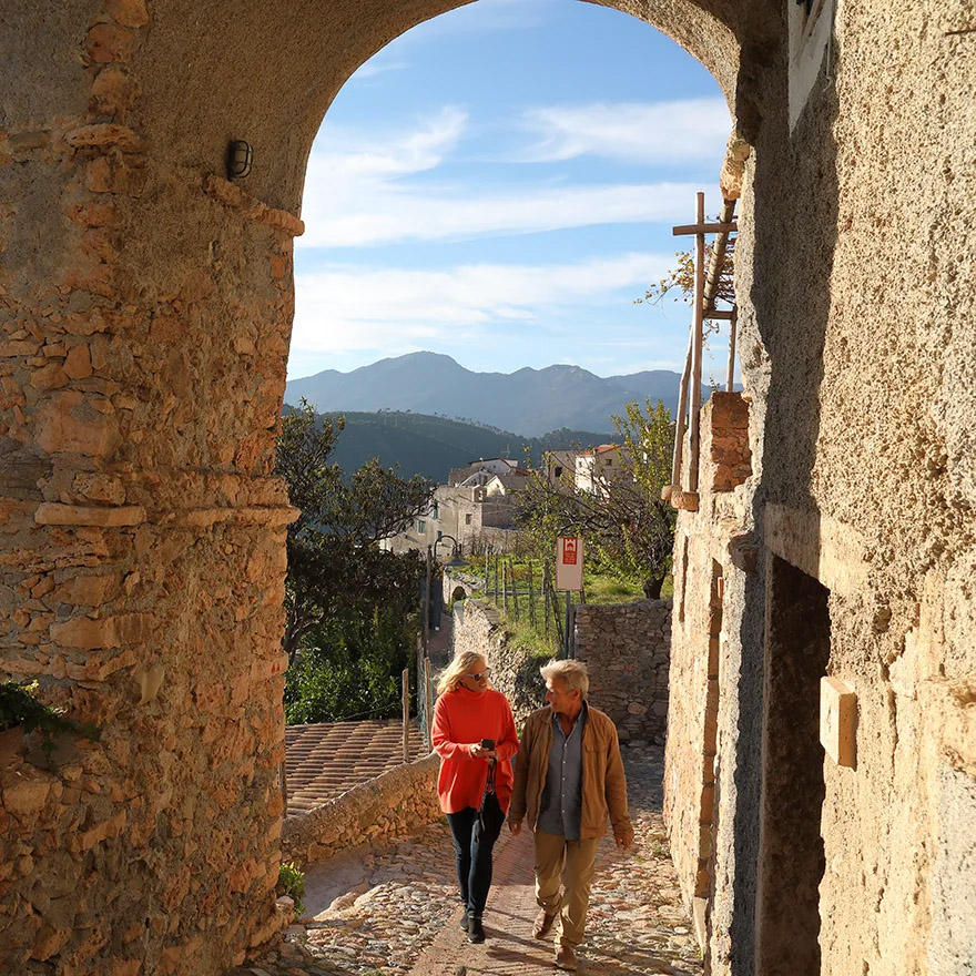 Couple traveling 